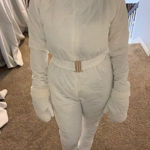 NWOT POPULAR White snow suit! With belt & mittens!